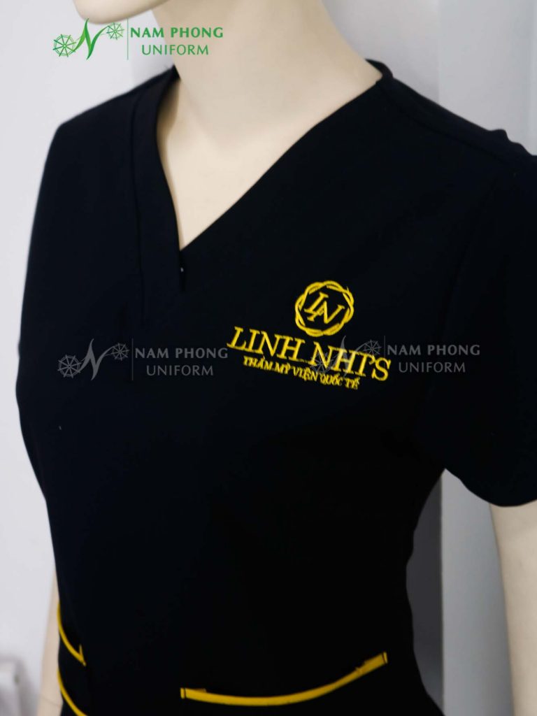 Đồng Phục Kỹ Thuật Viên Spa, Thẩm Mỹ Viện LINHNHI'S Màu Đen Đồng Phục Kỹ Thuật Viên Spa, Thẩm Mỹ Viện LINHNHI'S Màu Đen