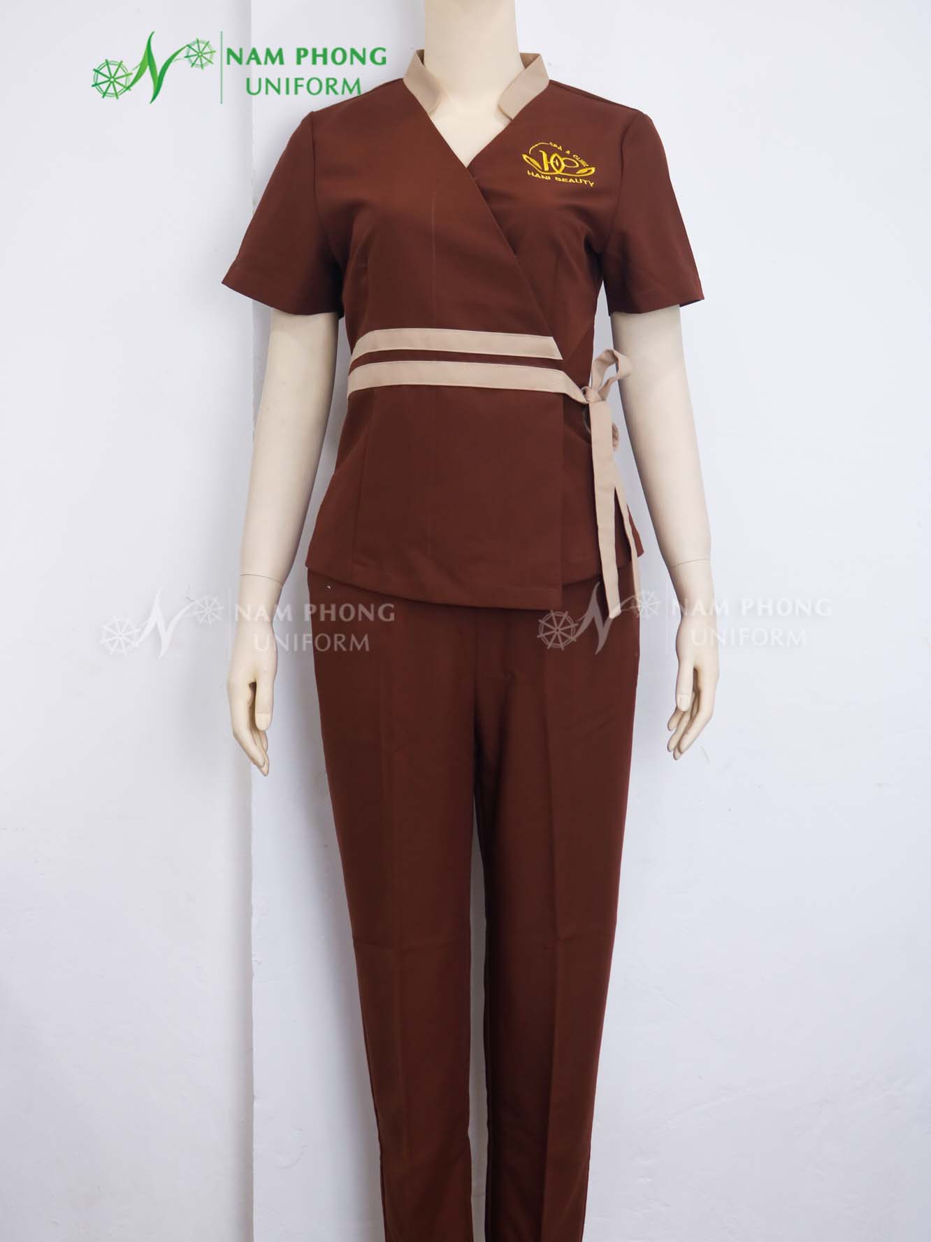 Quần Áo Đồng Phục Màu Nâu Thêu Logo Hani Beauty Spa &Amp; Clinic Quần Áo Đồng Phục Màu Nâu Thêu Logo Hani Beauty Spa & Clinic