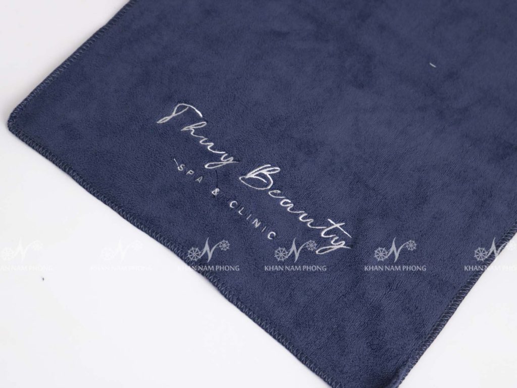 Khăn Quấn Tóc Spa Microfiber Màu Xám Thêu Logo Kt - 35X75Cm Khăn Quấn Tóc Spa Microfiber Màu Xám Thêu Logo KT - 35x75cm