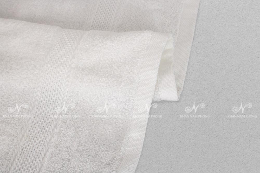 (Hàng Loại A) Khăn Tắm Khách Sạn Màu Trắng 70X140Cm - Trọng Lượng 400G - Tối Ưu Chi Phí Tối Đa Với Mức Giá Gốc Tại Xưởng Dệt Trực Tiếp (Hàng Loại A) Khăn Tắm Khách Sạn Màu Trắng 70x140cm - Trọng Lượng 400g - Tối ưu chi phí tối đa với mức giá gốc tại xưởng dệt trực tiếp