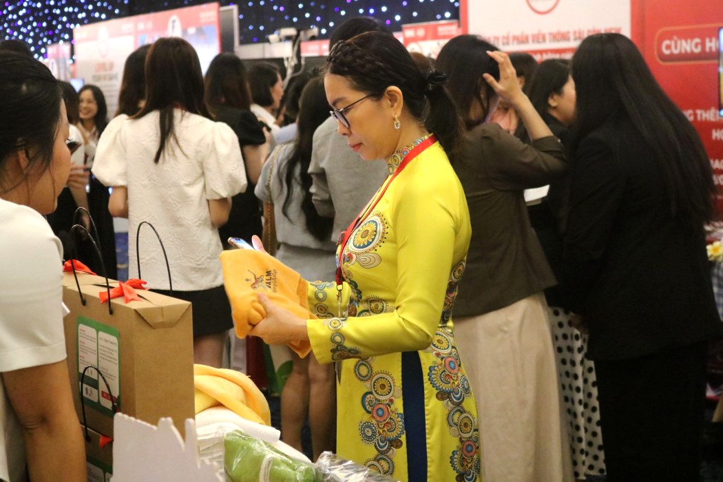 Đến Trực Tiếp Cửa Hàng Để Xem Và Kiểm Tra Sản Phẩm Đến trực tiếp cửa hàng để xem và kiểm tra sản phẩm