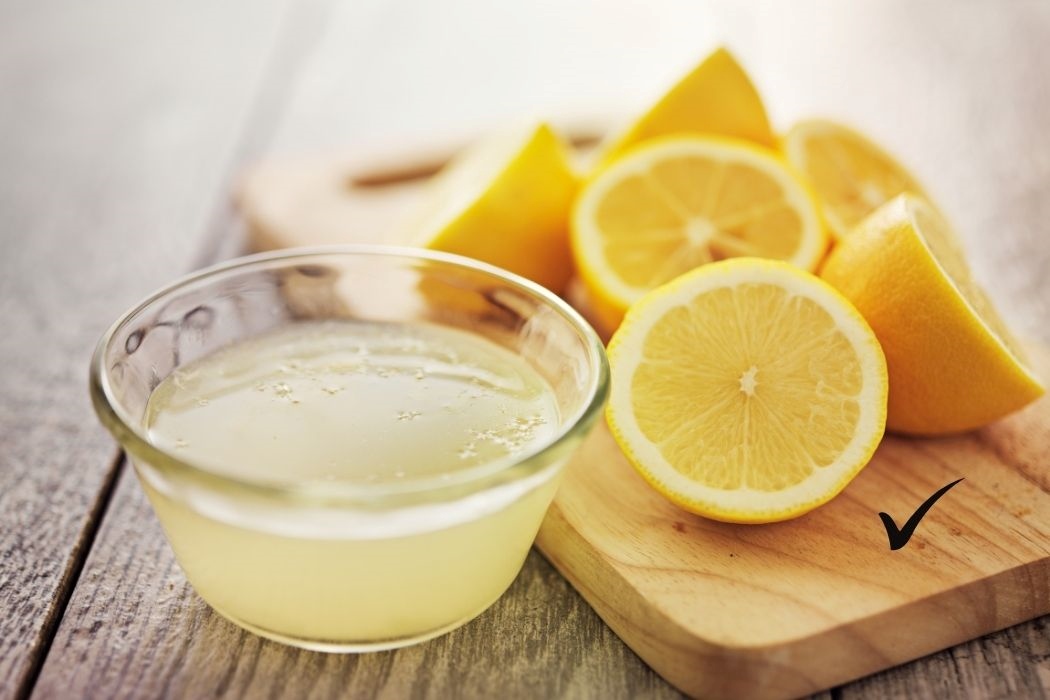 Dùng Nước Cốt Chanh Để Xử Lý Nệm Bẩn Dùng nước cốt chanh để xử lý nệm bẩn