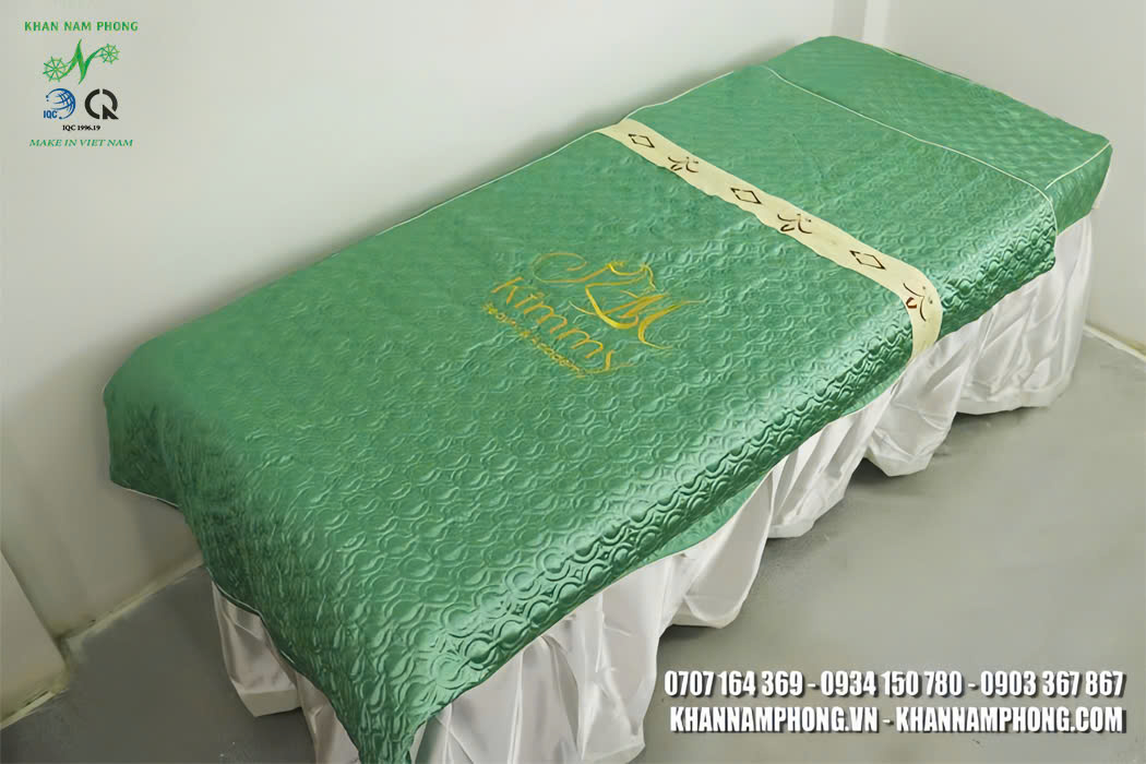 Ga trải giường spa chất liệu cotton chần bông thêu logo