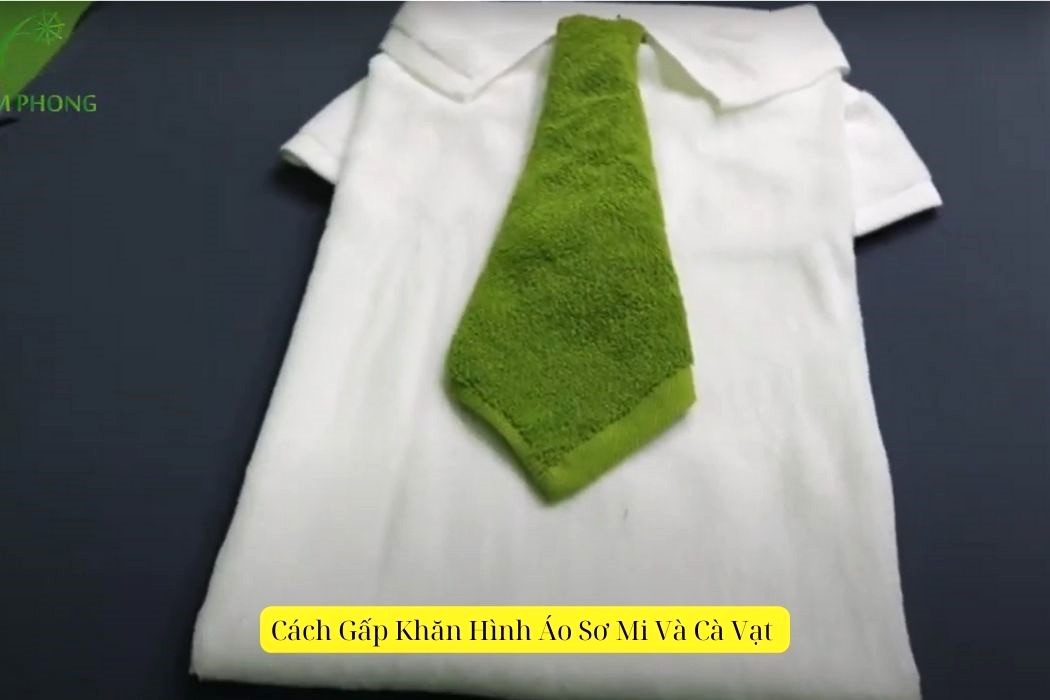 Gấp Khăn Hình Áo Sơ Mi Và Cạ Vạt Gấp khăn hình áo sơ mi và cạ vạt