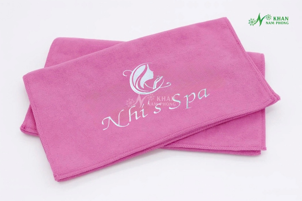 Khăn Body Spa Màu Hồng Microfiber Thêu Logo Kt 70X140Cm Khăn Body Spa Màu Hồng Microfiber Thêu Logo KT 70x140cm