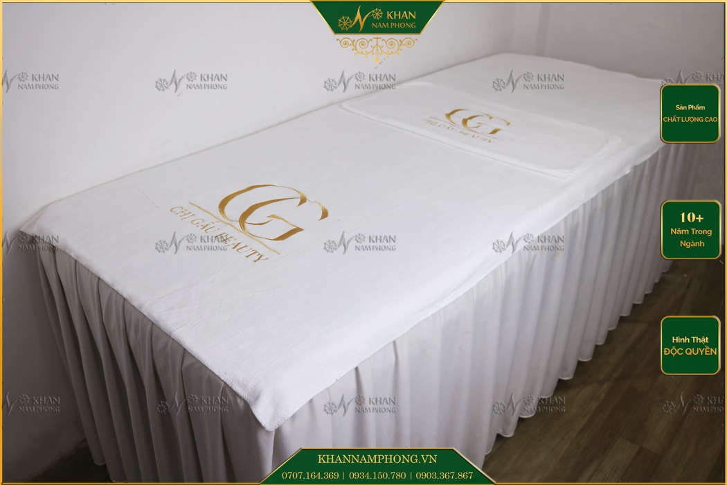 Khăn trải giường spa màu trắng thêu logo Khăn trải giường spa màu trắng thêu logo