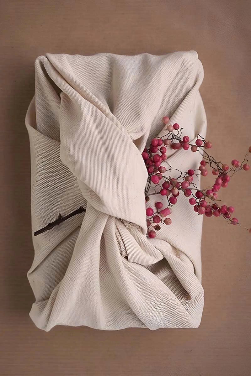 Gói Quà Bằng Khăn Furoshiki Theo Hướng Vintage Gói quà bằng khăn furoshiki theo hướng vintage