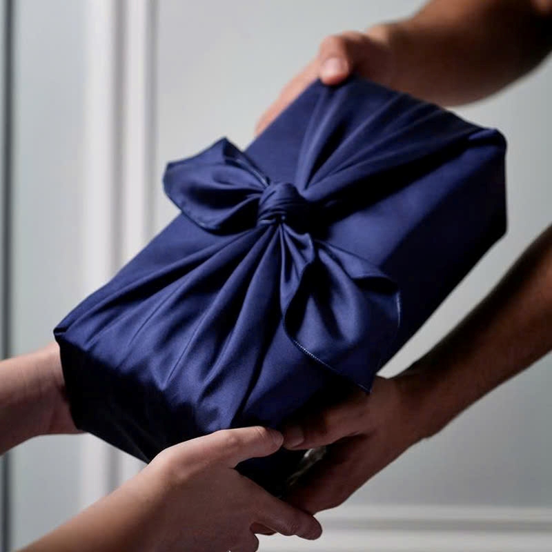 Gói Quà Bằng Khăn Furoshiki Cơ Bản Gói quà bằng khăn furoshiki cơ bản