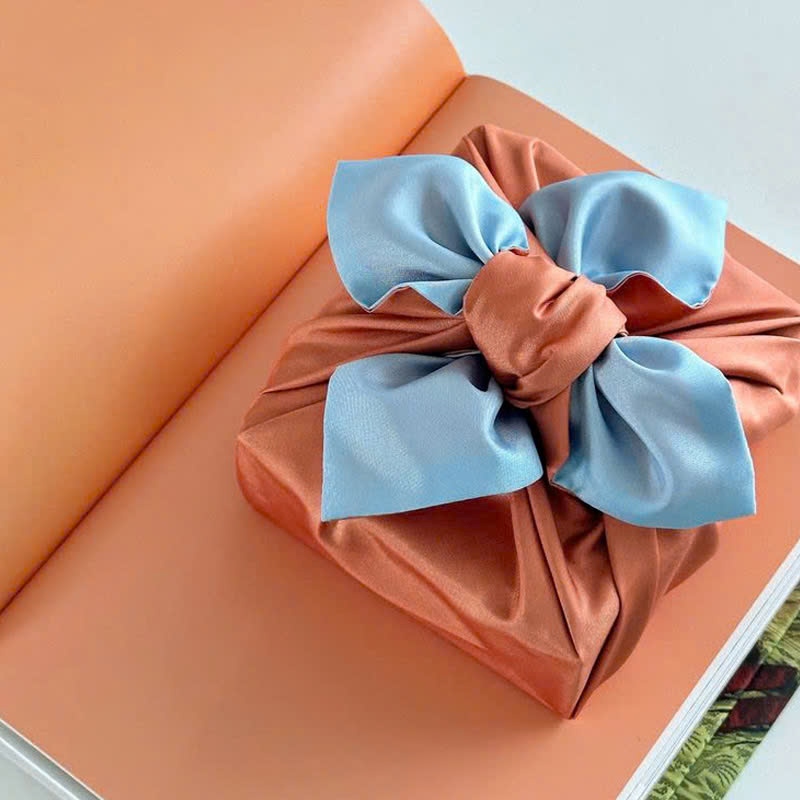 Gói Quà Bằng Khăn Furoshiki Theo Tông Chủ Đạo Màu Cam Gói quà bằng khăn furoshiki theo tông chủ đạo màu cam