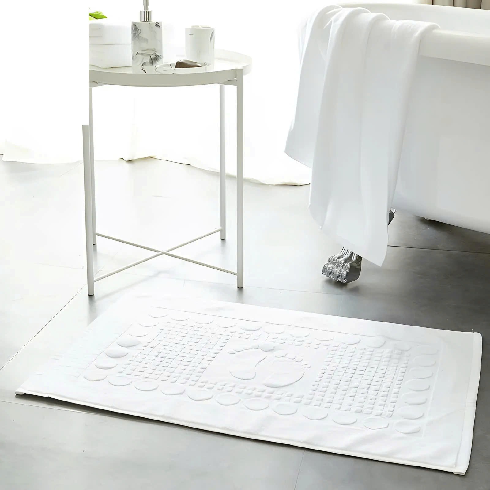 Thảm Chân Khách Sạn Màu Trắng Kích Thước 45X75Cm, 320Gr, Dập Hình Bàn Chân (Loại A) Thảm Chân Khách Sạn Màu Trắng Kích Thước 45x75cm, 320gr, Dập Hình Bàn Chân (Loại A)