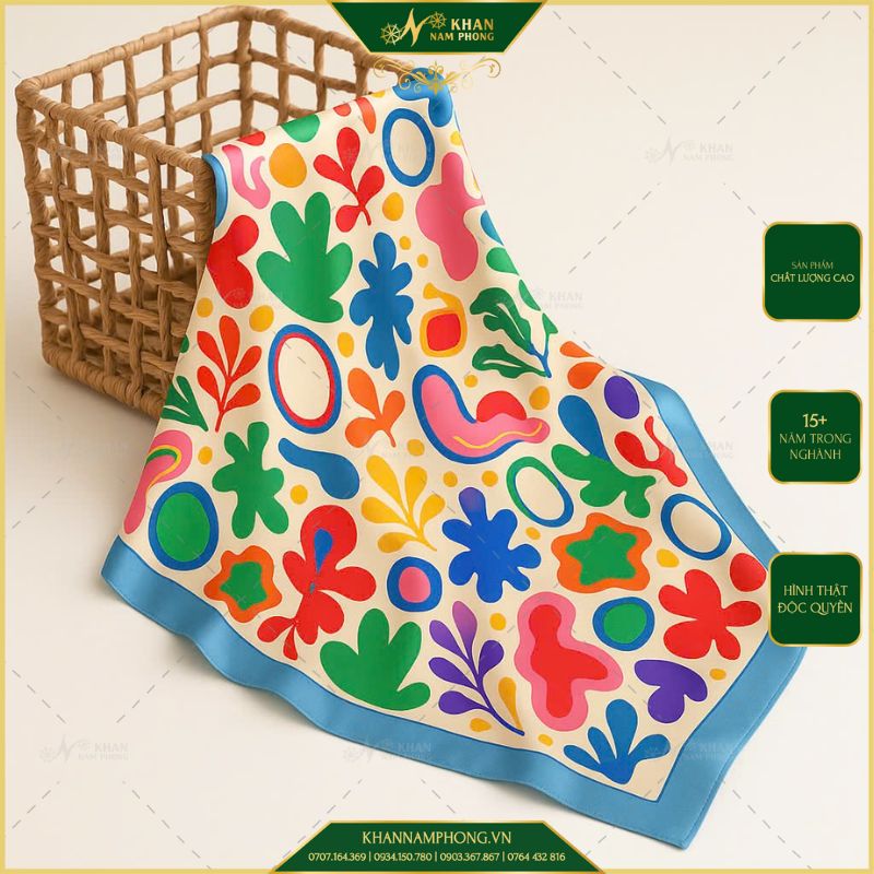 Khăn Lụa In Họa Tiết Hình Khối Trừu Tượng Tự Do Đầy Màu Sắc Khăn lụa in họa tiết hình khối trừu tượng tự do đầy màu sắc