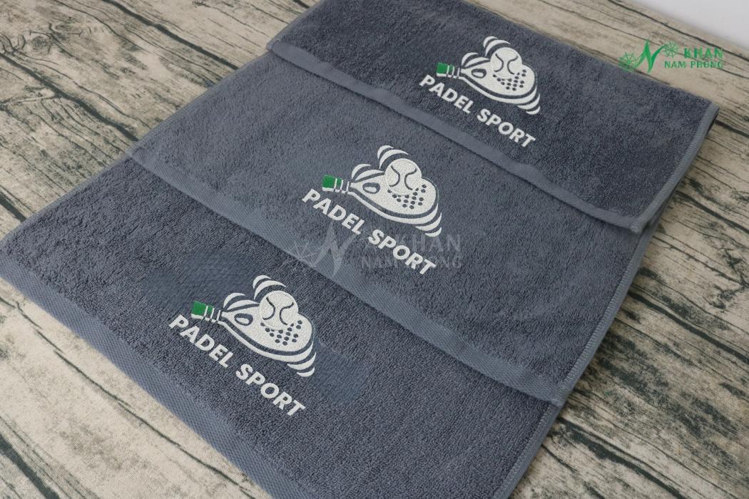 Khăn Lau Mồ Hôi Cầu Lông 34X80Cm Cotton Cao Cấp Màu Xám Thêu Logo Khăn Lau Mồ Hôi Cầu Lông 34x80cm Cotton Cao Cấp Màu Xám Thêu Logo