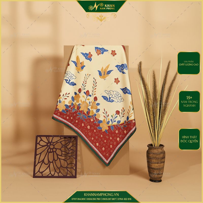 Top 15+ Mẫu “Quà Tặng Du Lịch” Độc Đáo Giúp Doanh Nghiệp Ghi Điểm Khăn lụa tinh tế quà tặng sang trọng để lại ấn tượng cho những chuyến du lịch