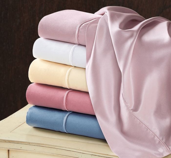 Top Quà Tặng Kết Nối Hot: Gắn Kết Khách Hàng &Amp; Lan Tỏa Thương Hiệu Vải lụa dùng khăn quà tặng cao cấp để kết nối yêu thương