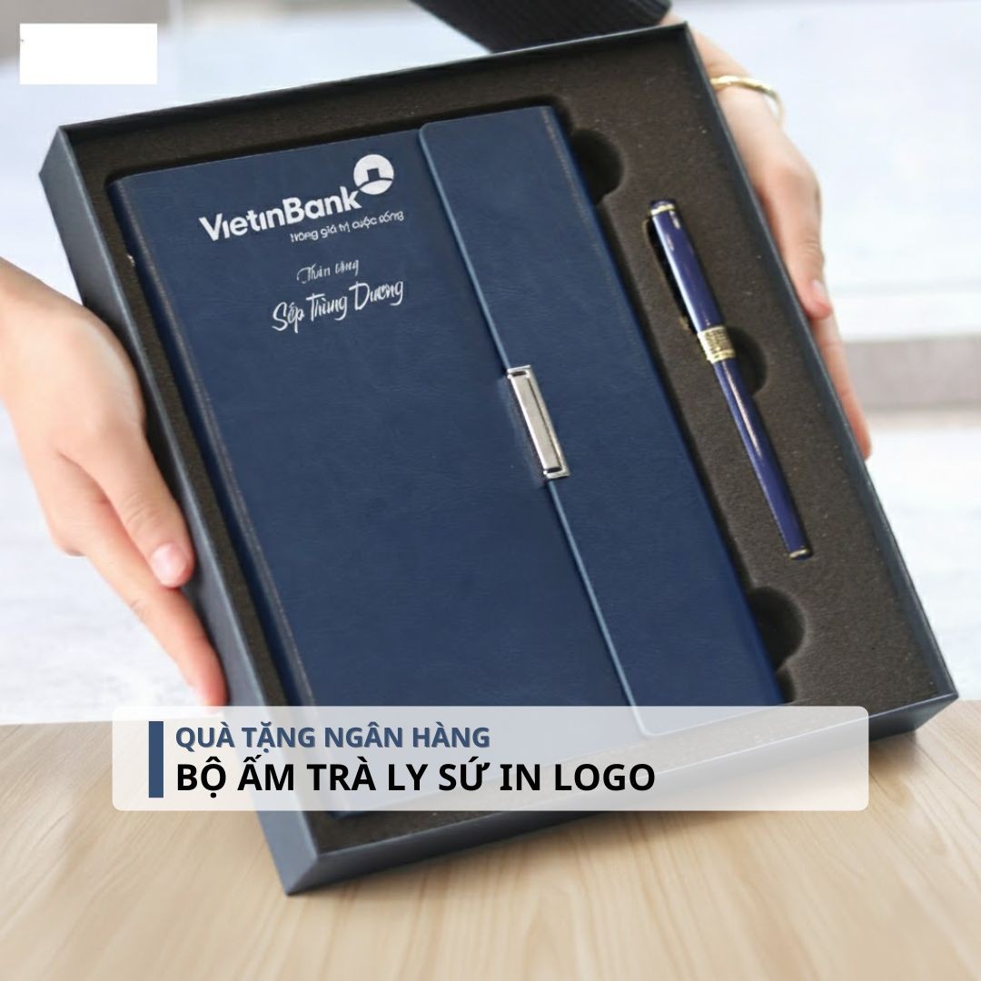 Top 10+ Mẫu Quà Tặng Ngân Hàng Thiết Thực Theo Ngân Sách Sổ Tay Da & Bút Ký In Logo – Quà Tặng Ngân Hàng Kinh Điển