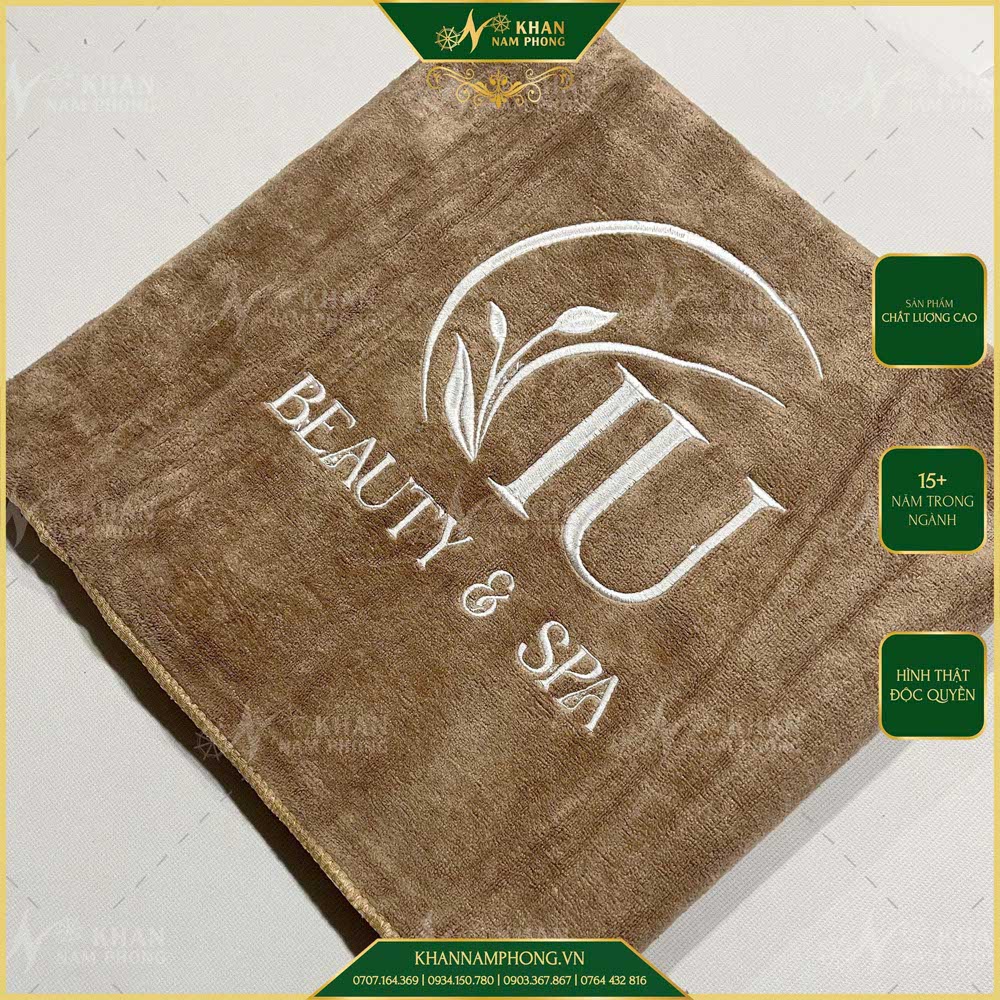 Khăn Làm Nail Microfiber Màu Vàng Nhạt Thêu Logo Iu Beauty &Amp; Spa Khăn Làm Nail Microfiber Màu Vàng Nhạt Thêu Logo IU Beauty & Spa
